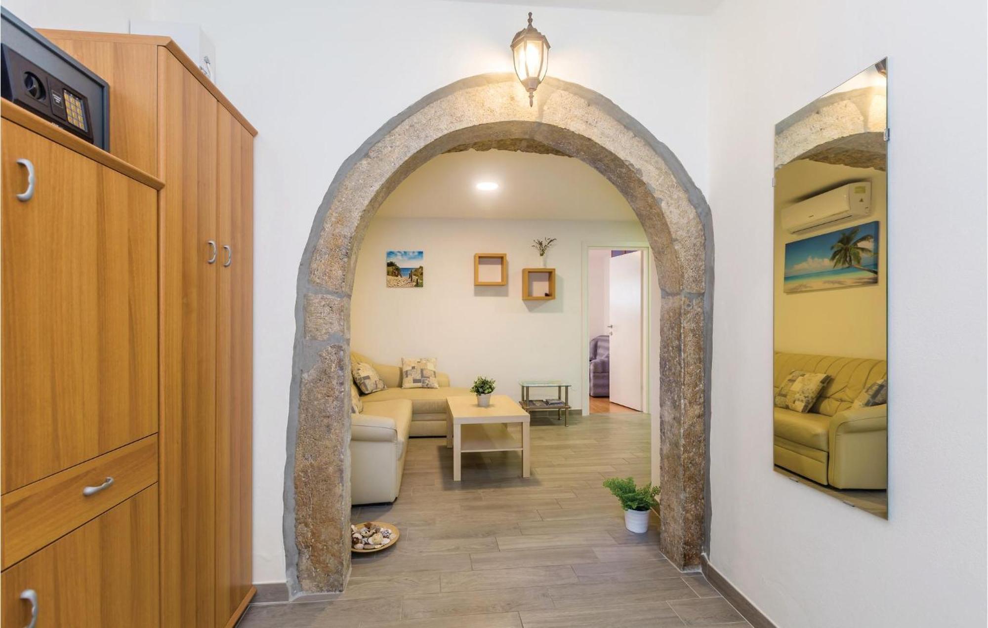 Gorgeous Apartment In Krk With Wifi Punat Exterior foto